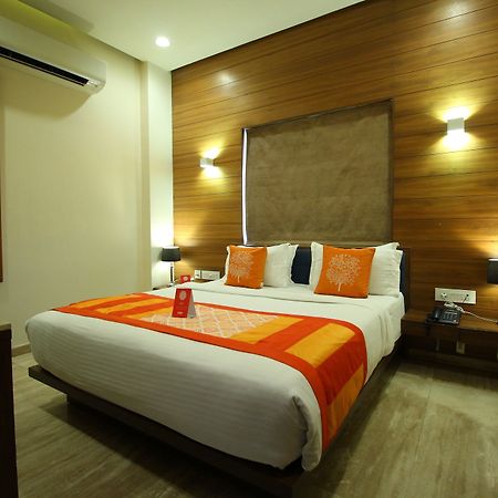 Oyo 8992 Hotel Kyra Ahmedabad Buitenkant foto