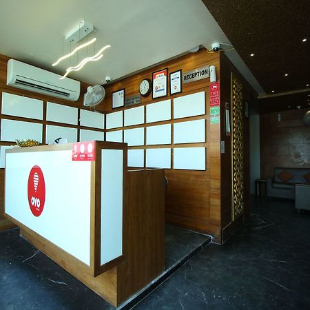 Oyo 8992 Hotel Kyra Ahmedabad Buitenkant foto