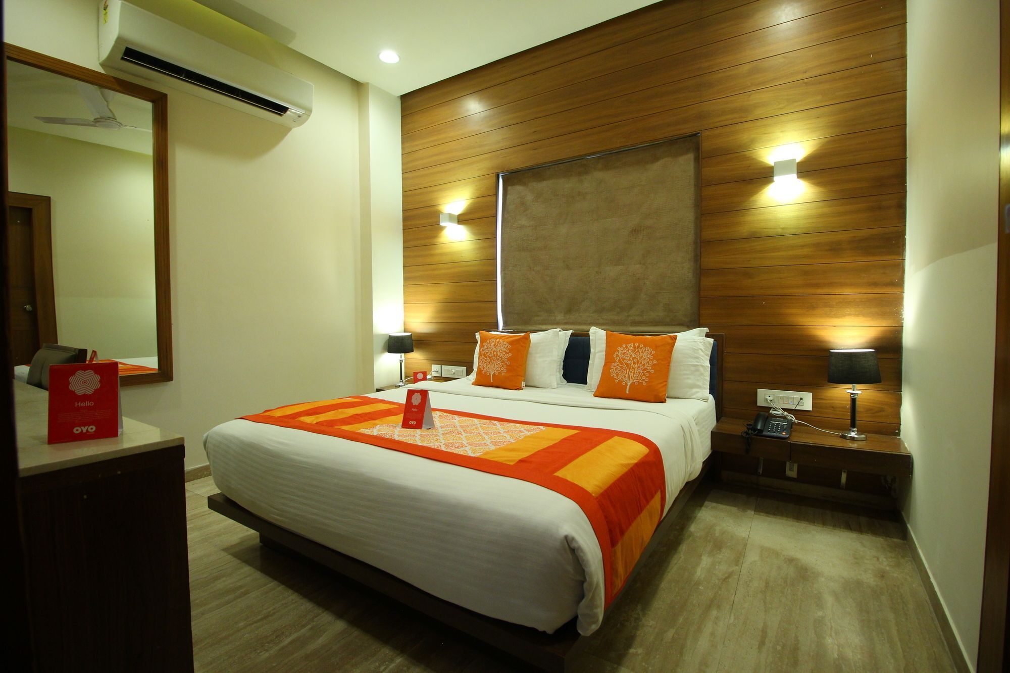 Oyo 8992 Hotel Kyra Ahmedabad Buitenkant foto