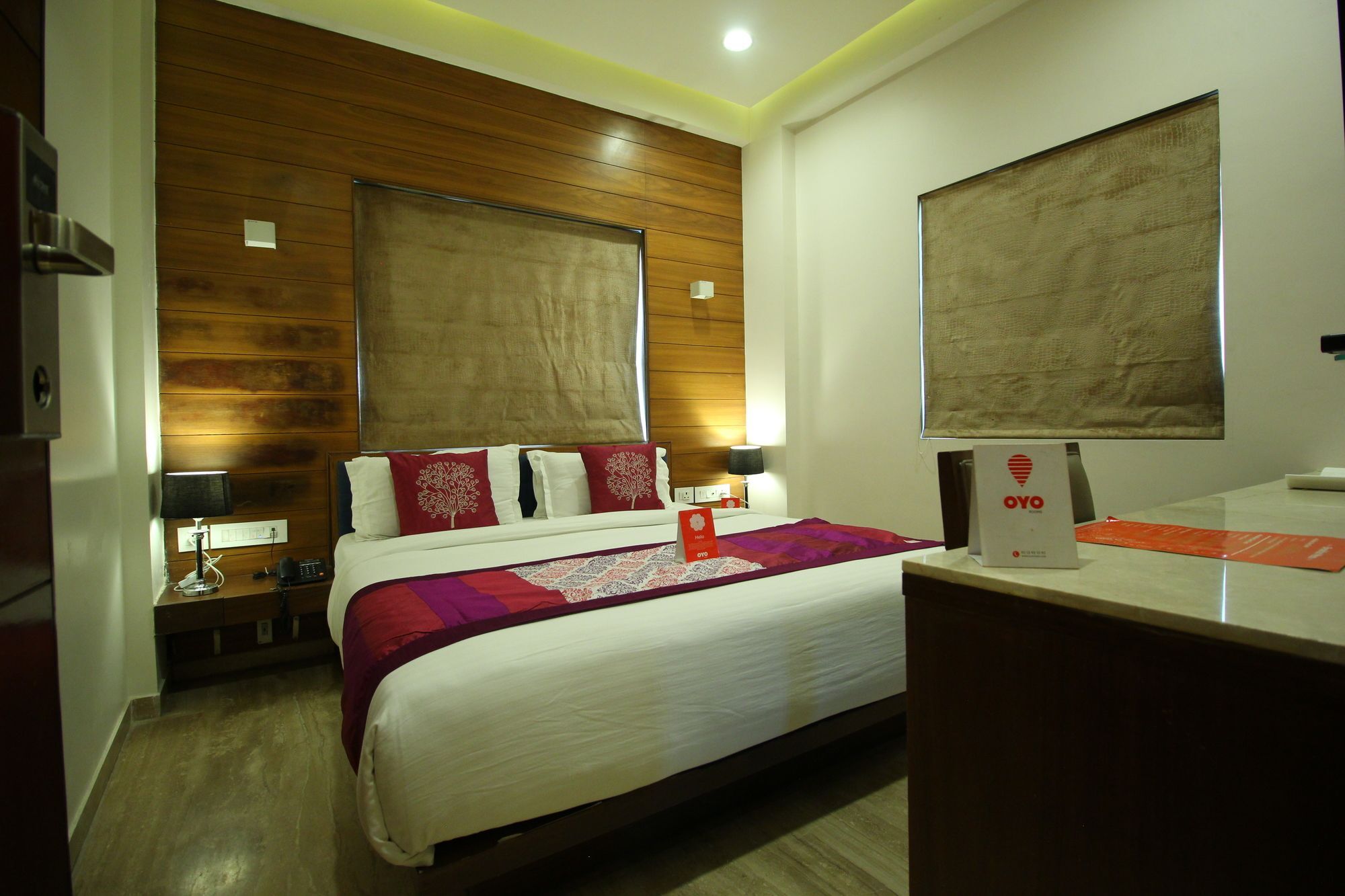 Oyo 8992 Hotel Kyra Ahmedabad Buitenkant foto