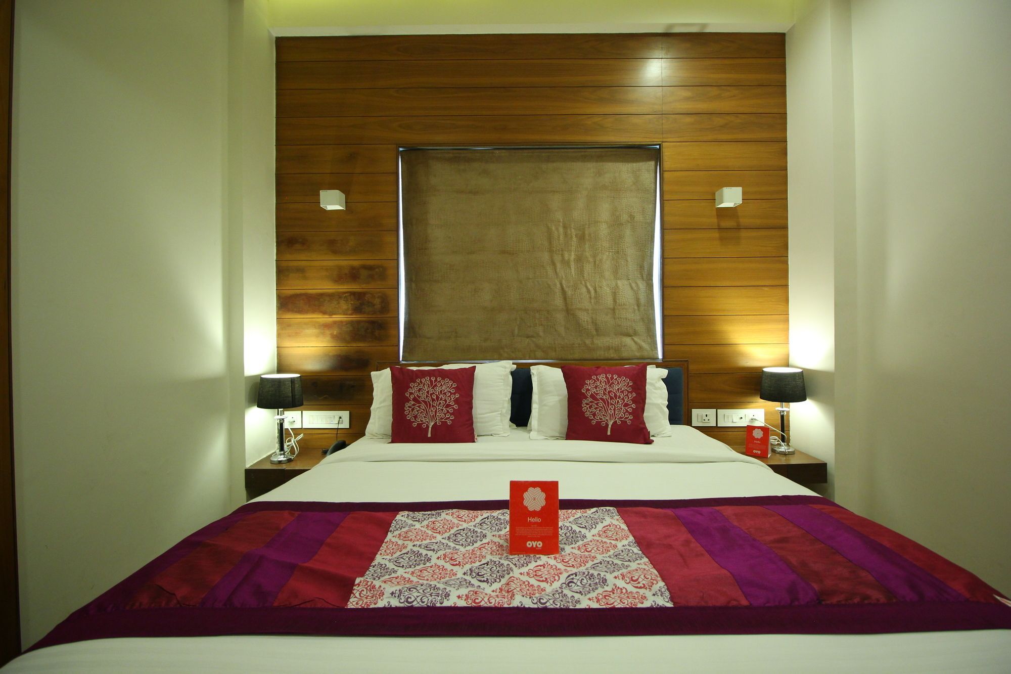 Oyo 8992 Hotel Kyra Ahmedabad Buitenkant foto