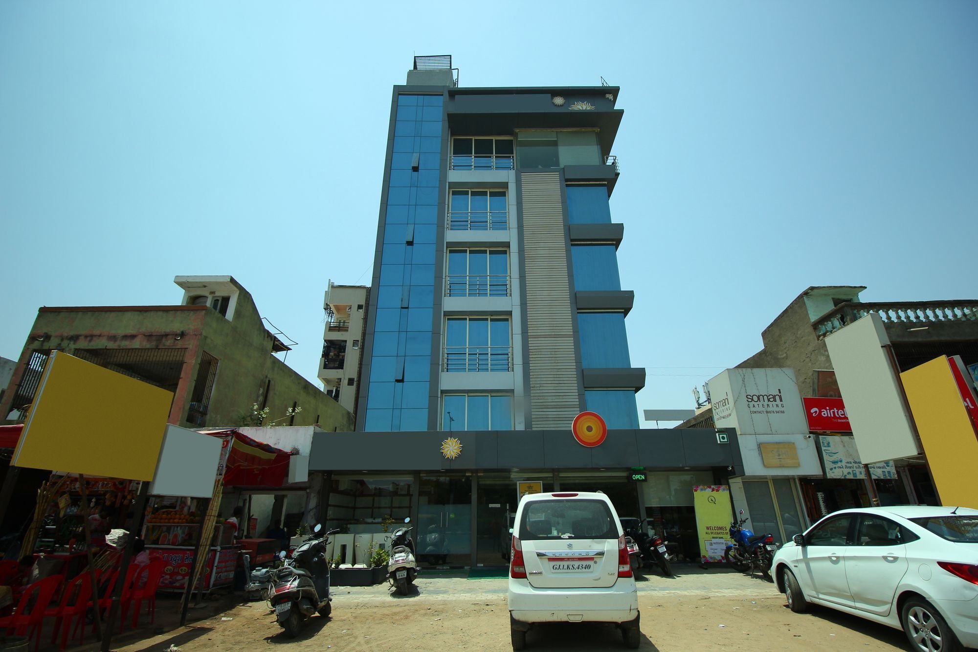 Oyo 8992 Hotel Kyra Ahmedabad Buitenkant foto