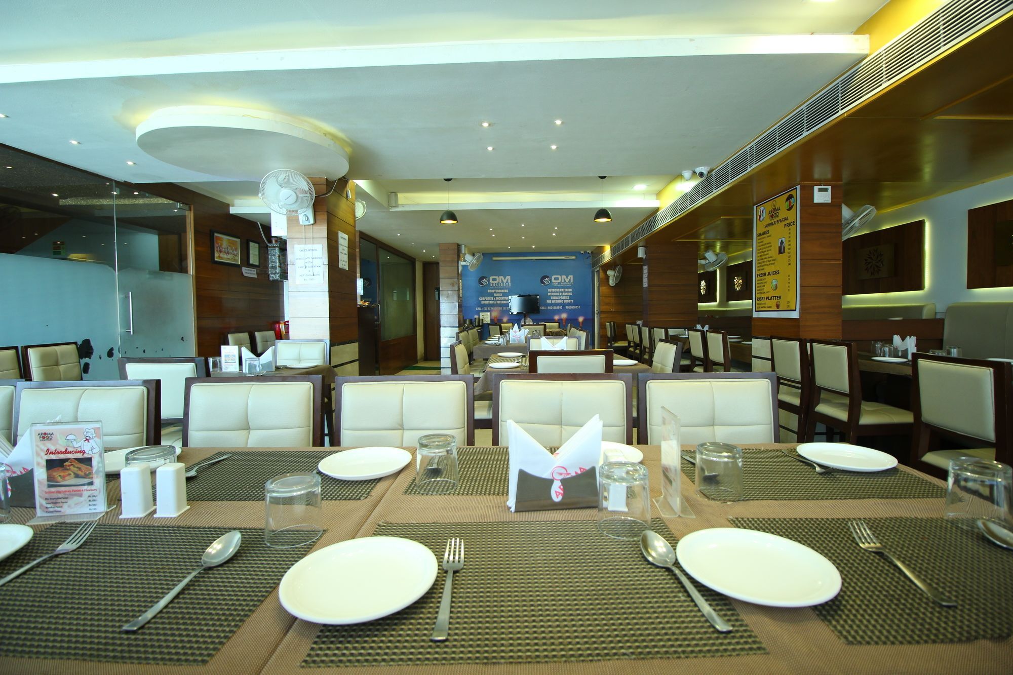 Oyo 8992 Hotel Kyra Ahmedabad Buitenkant foto