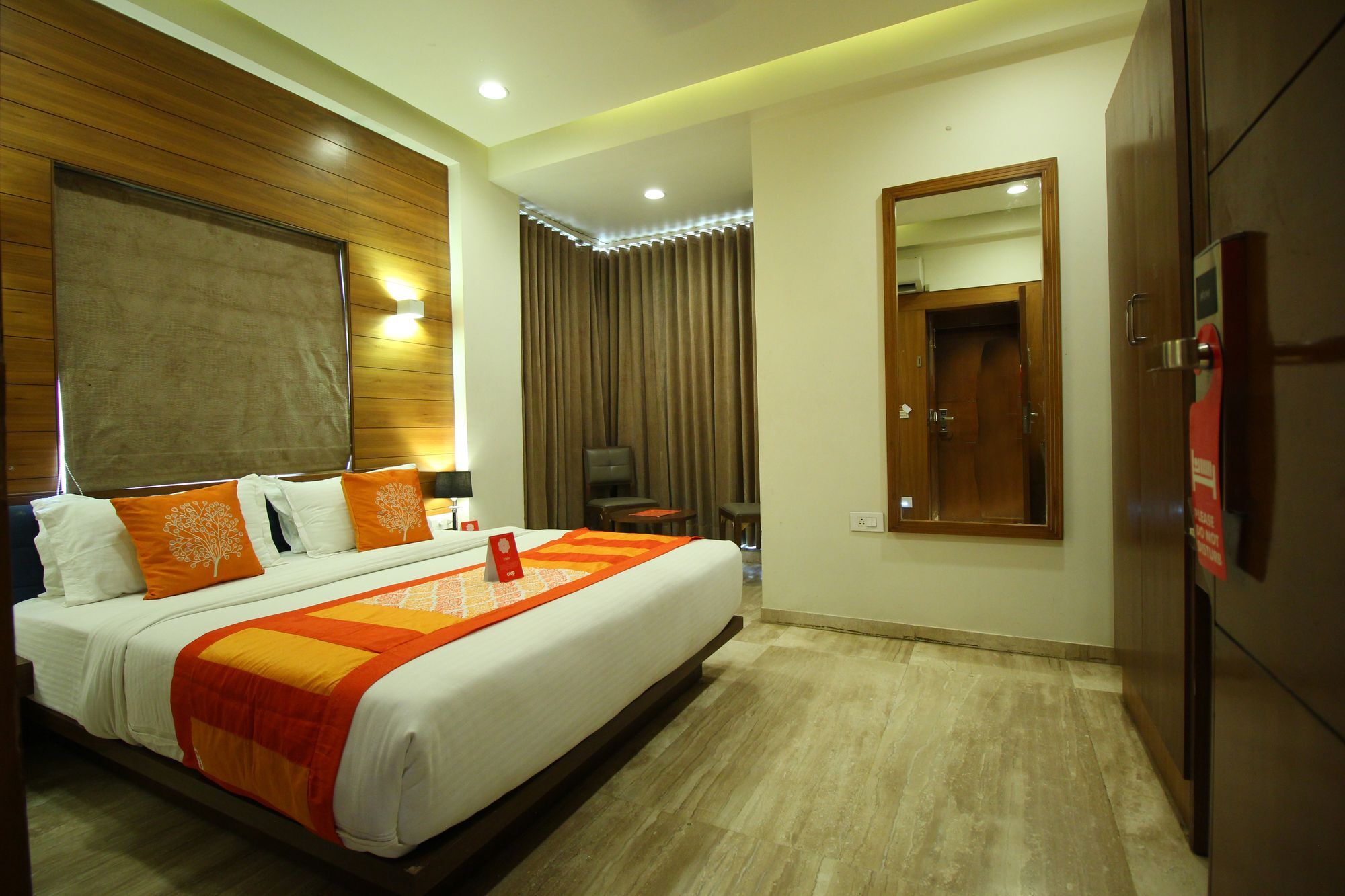 Oyo 8992 Hotel Kyra Ahmedabad Buitenkant foto