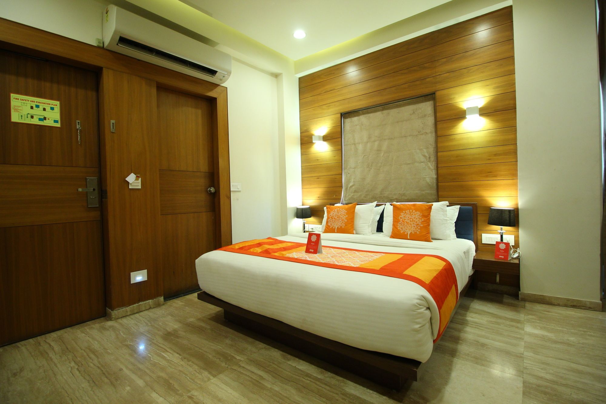 Oyo 8992 Hotel Kyra Ahmedabad Buitenkant foto